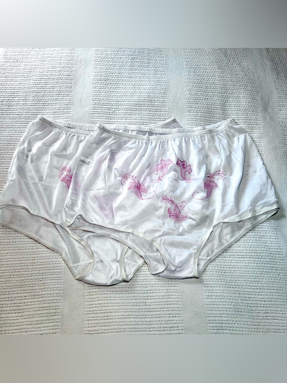 2 Vintage White Granny Panties Women’s Size 9 Pink Floral Embroidered Sissy